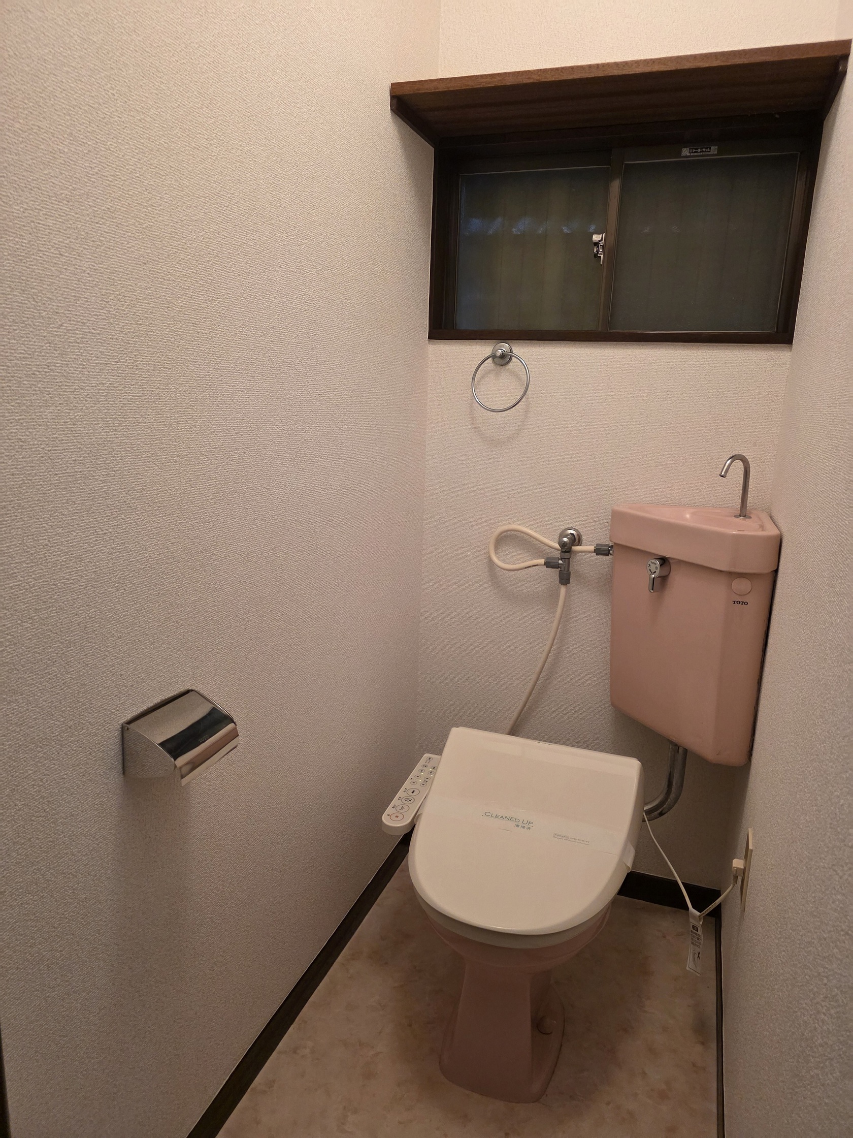トイレは各階に御座います